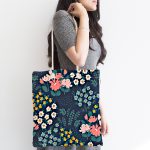 - Canta-7440-1 - Realhomes Rengarenk Zeminde Onedraw Çizimli Çiçek Desenli Dijital Baskılı Kumaş Plaj Çantası Realhomes