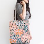 - Canta-7441-1 - Realhomes Rengarenk Zeminde Onedraw Çizimli Çiçek Desenli Dijital Baskılı Kumaş Plaj Çantası Realhomes