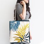 - Canta-7461-1 - Realhomes Beyaz Zeminde Renkli Yaprak Desenli Dijital Baskılı Kumaş Plaj Çantası Realhomes