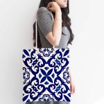 - Canta-7526-1 - Realhomes Beyaz Zeminli Çini Desenli Dijital Baskılı Kumaş Plaj Çantası Realhomes