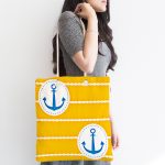 - Canta-7597-1 - Realhomes Sarı Zemin Üzerinde Çapa Çizimli Dijital Baskılı Kumaş Plaj Çantası Realhomes