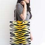 Renkli Zemin Üzerinde Gold Detaylı Geometrik Çizimli Dijital Baskılı Kumaş Plaj Çantası Realhomes