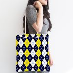 - Canta-7633-1 - Realhomes Beyaz Zemin Üzerinde Baklava Desenli Dijital Baskılı Kumaş Plaj Çantası Realhomes