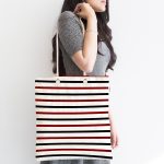 - Canta-7642-1 - Realhomes Beyaz Zemin Üzerinde Renkli Çizgili Dijital Baskılı Kumaş Plaj Çantası Realhomes