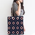 - Canta-7645-1 - Realhomes Renkli Zemin Üzerinde Geometrik Çizimli Dijital Baskılı Kumaş Plaj Çantası Realhomes