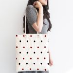 - Canta-7648-1 - Realhomes Beyaz Zemin Üzerinde Renkli Puantiyeli Dijital Baskılı Kumaş Plaj Çantası Realhomes