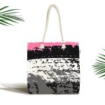 - Canta-7676 - Realhomes  Beyaz Zemin Üzerinde Geometrik Çizimli Dijital Baskılı Kumaş Plaj Çantası Realhomes