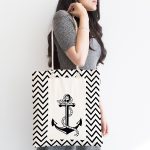 - Canta-7728-1 - Realhomes Beyaz Zemin Üzerinde Geometrik Çizimli Çapa Desenli Dijital Baskılı Kumaş Plaj Çantası Realhomes