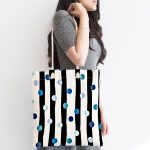 - Canta-7735-1 - Realhomes Beyaz Zeminde Geometrik Çizimli Renkli Puantiyeli Dijital Baskılı Kumaş Plaj Çantası Realhomes