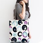 Beyaz Zemin Üzerinde Renkli Geometrik Desenli Dijital Baskılı Kumaş Plaj Çantası Realhomes