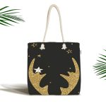 - Canta-7836 - Realhomes Siyah Zemin Üzerinde Gold Detaylı Modern Geyik Desenli Dijital Baskılı Kumaş Plaj Çantası Realhomes