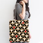 Siyah Zemin Üzerinde Gold Renkli Geometrik Desenli Dijital Baskılı Kumaş Plaj Çantası Realhomes