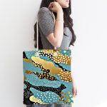 Siyah Zemin Üzerinde Renkli Modern Desenli Dijital Baskılı Kumaş Plaj Çantası Realhomes