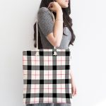 Beyaz Zemin Üzerinde Siyah Ekose Desenli Dijital Baskılı Kumaş Plaj Çantası Realhomes