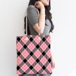 Renkli Pastel Zemin Üzerinde Siyah Ekose Desenli Dijital Baskılı Kumaş Plaj Çantası Realhomes