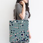 Renkli Zemin Üzerinde Pastel Renkli Puantiye Desenli Dijital Baskılı Kumaş Plaj Çantası Realhomes