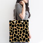 Renkli Zemin Üzerinde Geometrik Desenli Dijital Baskılı Kumaş Plaj Çantası Realhomes