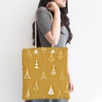 Renkli Zemin Üzerinde Çam Ağacı Desenli Dijital Baskılı Kumaş Plaj Çantası Realhomes