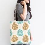 Renkli Zemin Üzerinde Deniz Kabuğu Desenli Dijital Baskılı Kumaş Plaj Çantası Realhomes