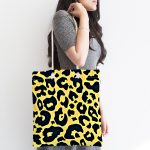 Renkli Zemin Üzerinde Geometrik Desenli Dijital Baskılı Kumaş Plaj Çantası Realhomes