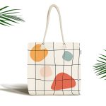 Beyaz Zemin Üzerinde Geometrik Desenli Dijital Baskılı Kumaş Plaj Çantası Realhomes