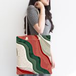 Renkli Zemin Üzerinde Geometrik Desenli Dijital Baskılı Kumaş Plaj Çantası Realhomes