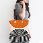 Renkli Zemin Üzerinde Geometrik Desenli Dijital Baskılı Kumaş Plaj Çantası Realhomes