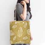Gold Zemin Üzerinde Beyaz Renkli Yaprak Desenli Dijital Baskılı Kumaş Plaj Çantası Realhomes