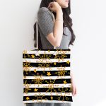 Beyaz Zeminde Siyah Dekoratif Çizgili Gold Desenli Kar tanesi Dijital Baskılı Kumaş Plaj Çantası Realhomes