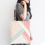 Renkli Zemin Üzerinde Geometrik Desenli Dijital Baskılı Kumaş Plaj Çantası Realhomes