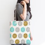 - Canta-8284-1 - Realhomes Beyaz Zeminde Gold Detaylı Renkli Puantiye Desenli Dijital Baskılı Kumaş Plaj Çantası Realhomes