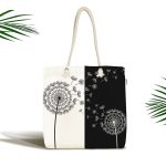 - Canta-8296 - Realhomes Siyah Beyaz Zemin Üzerinde Çiçek Desenli Dijital Baskılı Kumaş Plaj Çantası Realhomes