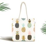 - Canta-8315 - Realhomes Beyaz Zemin Üzerinde Gold Detaylı Ananas Desenli Dijital Baskılı Kumaş Plaj Çantası Realhomes
