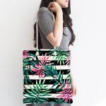 Beyaz Zeminde Siyah Beyaz Çizgili Yeşil Yaprak Desenli Dijital Baskılı Kumaş Plaj Çantası Realhomes