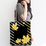 Siyah Zeminde Gold Detaylı Sonbahar Yaprak Desenli Dijital Baskılı Kumaş Plaj Çantası Realhomes