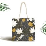 - Canta-8453 - Realhomes Siyah Zemin Üzerinde Gold Detaylı Yaprak Desenli Dijital Baskılı Kumaş Plaj Çantası Realhomes