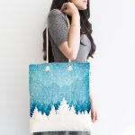 Mavi Zemin Kar Ve Çam Ağacı Figürlü Dijital Baskılı Kumaş Plaj Çantası Realhomes