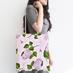 - Canta-8494-1 - Realhomes Rengarenk Zemin Üzerinde Yeşil Yapraklı Çiçek Desenli Dijital Baskılı Kumaş Plaj Çantası Realhomes
