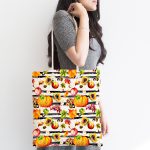 - Canta-8525-1 - Realhomes Beyaz Zemin Üzerinde Siyah Çizgili Bal Kabağı Desenli Dijital Baskılı Kumaş Plaj Çantası Realhomes
