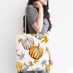 Beyaz Zemin Üzerinde Bal Kabağı Desenli Dijital Baskılı Kumaş Plaj Çantası Realhomes