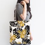 Beyaz Zemin Üzerinde Gold Detaylı Siyah Yaprak Desenli Dijital Baskılı Kumaş Plaj Çantası Realhomes