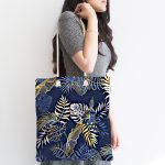 Mavi Zemin Üzerinde Gold Detaylı Yaprak Desenli Dijital Baskılı Kumaş Plaj Çantası Realhomes