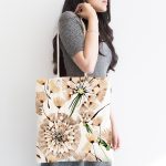 - Canta-8585-1 - Realhomes Beyaz Zemin Üzerinde Çiçek Desenli Dijital Baskılı Kumaş Plaj Çantası Realhomes