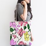 - Canta-8657-1 - Realhomes Beyaz Zemin Üzerinde Rengarenk Çiçek Desenli Dijital Baskılı Kumaş Plaj Çantası Realhomes