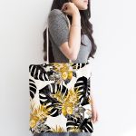 Beyaz Zemin Üzerinde Gold Detaylı Yaprak Desenli Dijital Baskılı Kumaş Plaj Çantası Realhomes