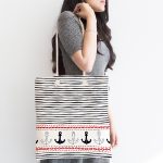 Beyaz Zemin Üzerinde Renkli Çizgili Çapa Desenli Dijital Baskılı Kumaş Plaj Çantası Realhomes