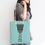 Renkli Zemin Üzerinde Onedraw Çizimli Kupa Desenli Dijital Baskılı Kumaş Plaj Çantası Realhomes