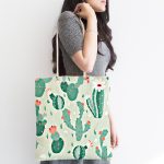- Canta-8856-1 - Realhomes Renkli Zemin Üzerinde Kaktüs Desenli Dijital Baskılı Kumaş Plaj Çantası Realhomes