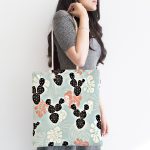 Renkli Zemin Üzerinde Yaprak Desenli Dijital Baskılı Kumaş Plaj Çantası Realhomes