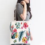 Beyaz Zeminde Çiçek Motifli Dijital Baskılı Kumaş Plaj Çantası Realhomes
